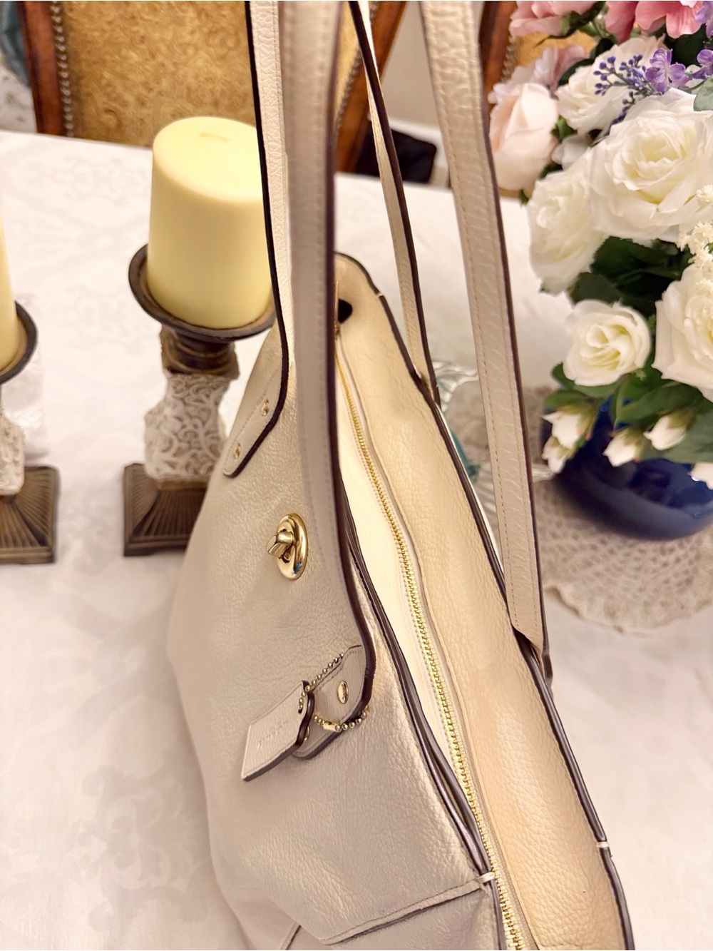 Coach Large Cream Leather Tote With Turnlock Feature - Picture 8 of 12